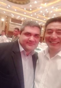 仕龍集團董事長許寶平參加第十屆APEC中小企業技術交流暨展覽會與國外友人合影