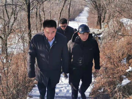 許寶平董事長和孫鳳祥董事長考察隕石山