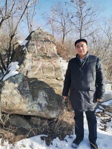 許寶平董事長察隕石山